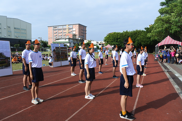 點選作品以查看原圖