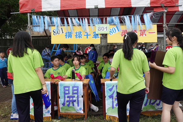 點選作品以查看原圖